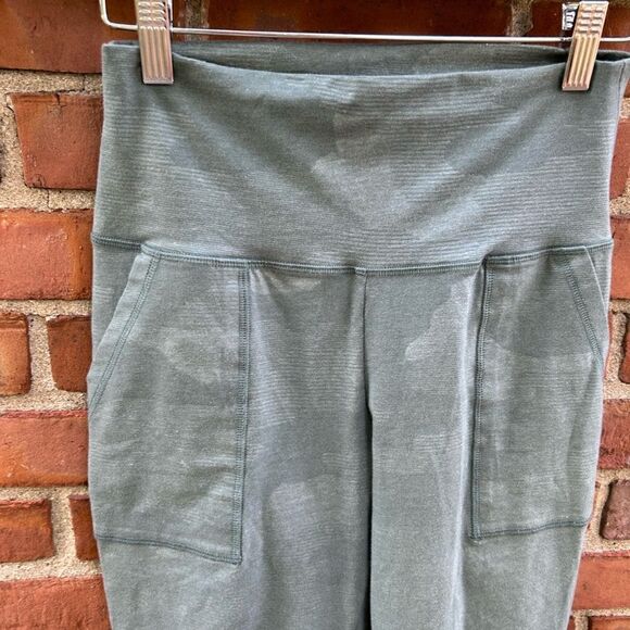 Aerie Chill Play Move High Waist Green Camo Leggings - Picture 2 of 4